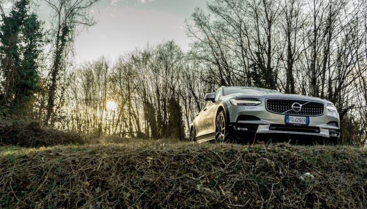 Prova su strada Volvo V90 Cross Country Pro: la regina delle Station Wagon - Foto 14 di 44