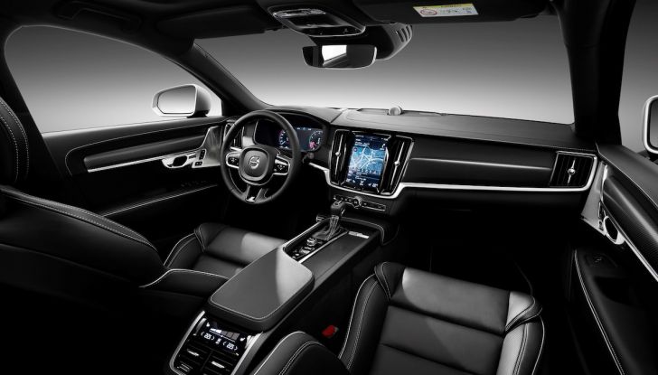 Prova su strada Volvo V90 Cross Country Pro: la regina delle Station Wagon - Foto 24 di 44