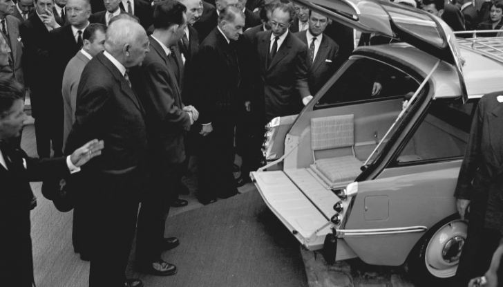 DS presenta ID 19 al Salone dell’Auto di Parigi del 1956 - Foto 3 di 6