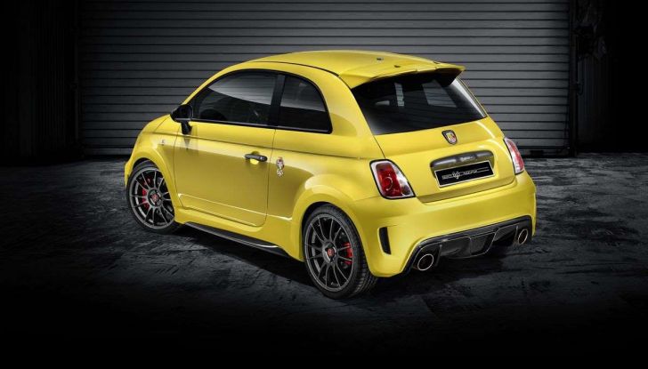 Abarth 695 e 124 Spider GT premiate per il Design da Auto Bild - Foto 3 di 8