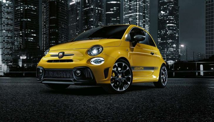 Abarth 695 e 124 Spider GT premiate per il Design da Auto Bild - Foto 4 di 8