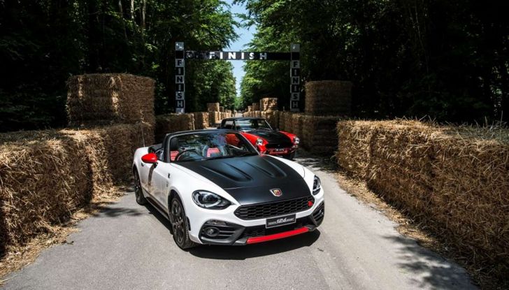 Abarth 695 e 124 Spider GT premiate per il Design da Auto Bild - Foto 5 di 8