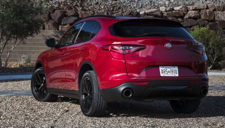 Alfa Romeo, arrivano Giulia e Stelvio in Nero Edizione - Foto 4 di 9