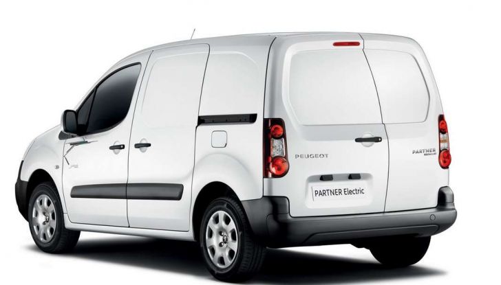 Annuario Trucks & Vans e PSA: presente e futuro dei veicoli commerciali - Foto 13 di 14