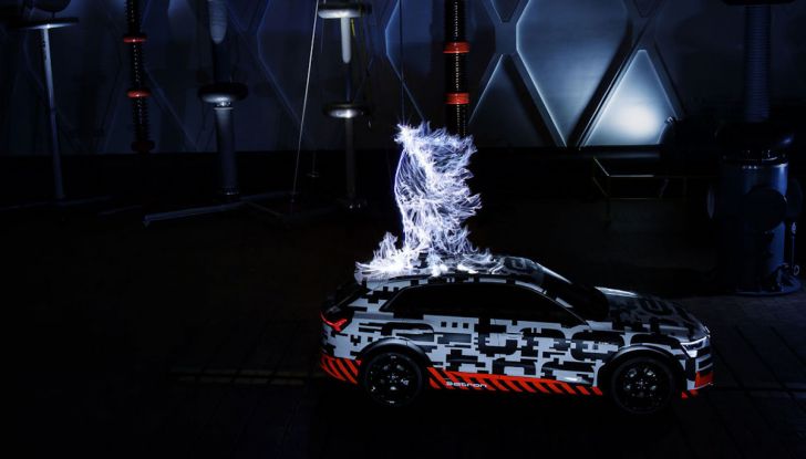 Audi E-Tron, in vendita da fine 2018, è sviluppata nella Gabbia di Faraday - Foto 1 di 26