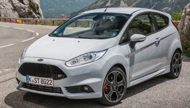Le auto più comprate in Italia? A vincere tra le straniere è Ford Fiesta - Foto 12 di 25