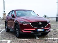 Mazda CX-5 2018, prova su strada: due versioni a confronto