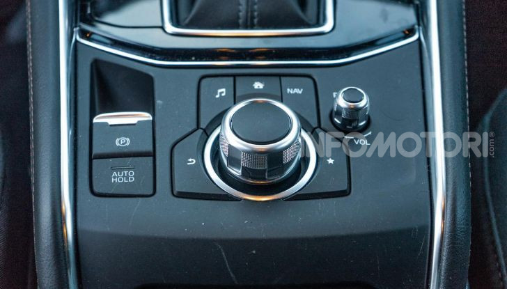Mazda CX-5 2018, prova su strada: due versioni a confronto - Foto 31 di 34