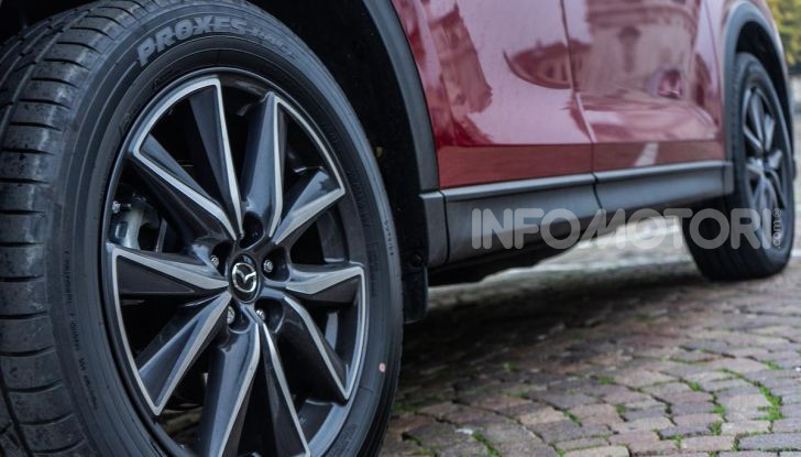 Mazda CX-5 2018, prova su strada: due versioni a confronto - Foto 26 di 34