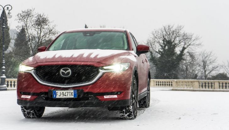 Mazda CX-5 2018, prova su strada: due versioni a confronto - Foto 10 di 34