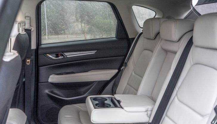 Mazda CX-5 2018, prova su strada: due versioni a confronto - Foto 19 di 34