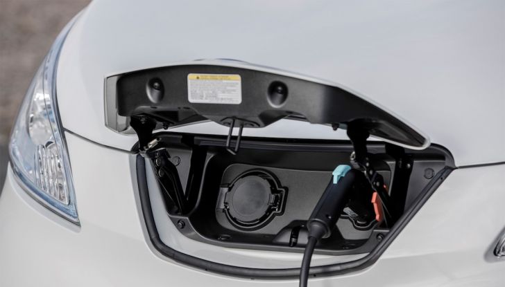 Nissan Leaf 2018, prova su strada della seconda serie: spazio al futuro - Foto 4 di 15