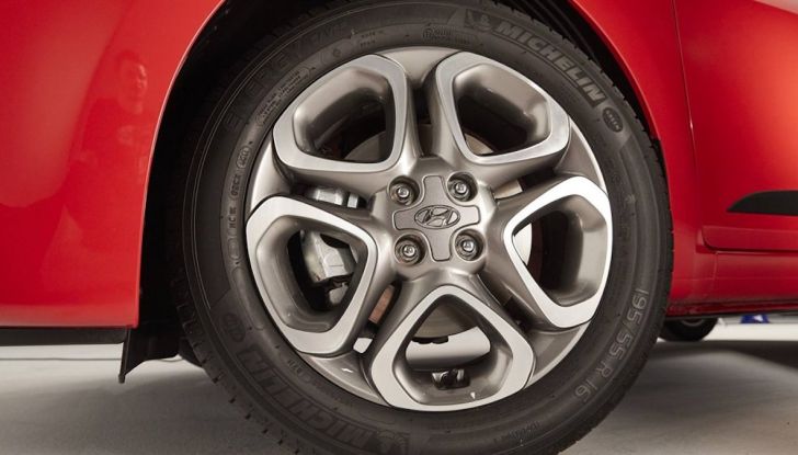 Hyundai i20 2018: più colore, nuovi motori e aggiornamenti tecnologici - Foto 7 di 14