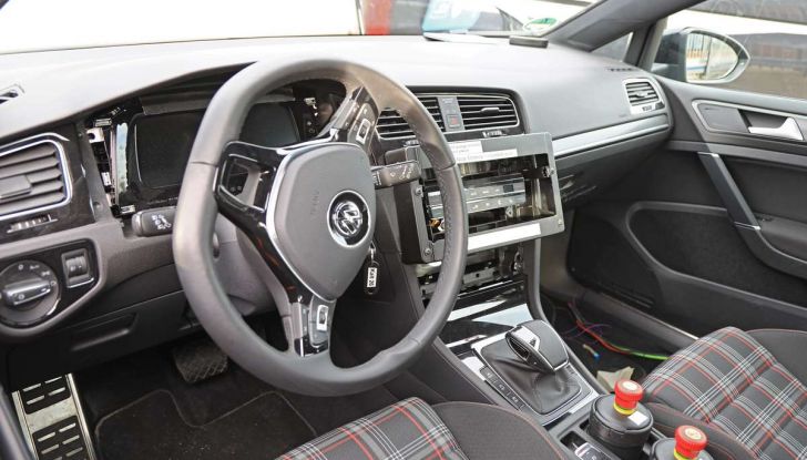 La prossima Volkswagen Golf sarà mild hybrid a 48 Volt - Foto 19 di 19