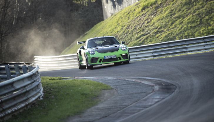 [VIDEO] Porsche 911 GT3 RS da record al Nürburgring in 6’56.4 - Foto 2 di 6