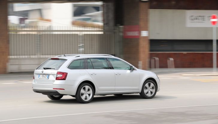 Prova Skoda Octavia Wagon G-TEC: comoda, ecologica e spaziosa! [VIDEO] - Foto 17 di 38