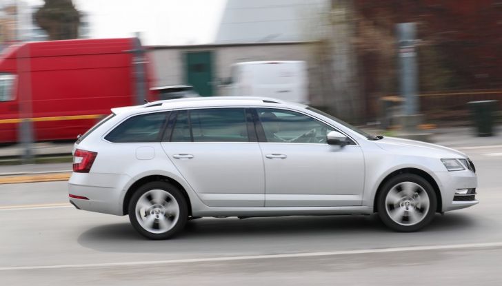 Prova Skoda Octavia Wagon G-TEC: comoda, ecologica e spaziosa! [VIDEO] - Foto 18 di 38