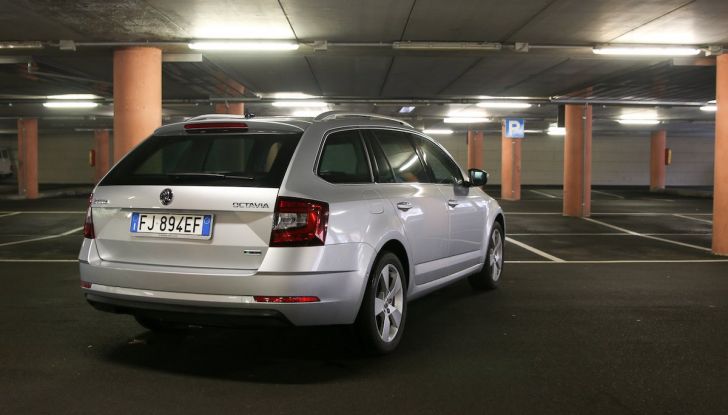 Prova Skoda Octavia Wagon G-TEC: comoda, ecologica e spaziosa! [VIDEO] - Foto 12 di 38