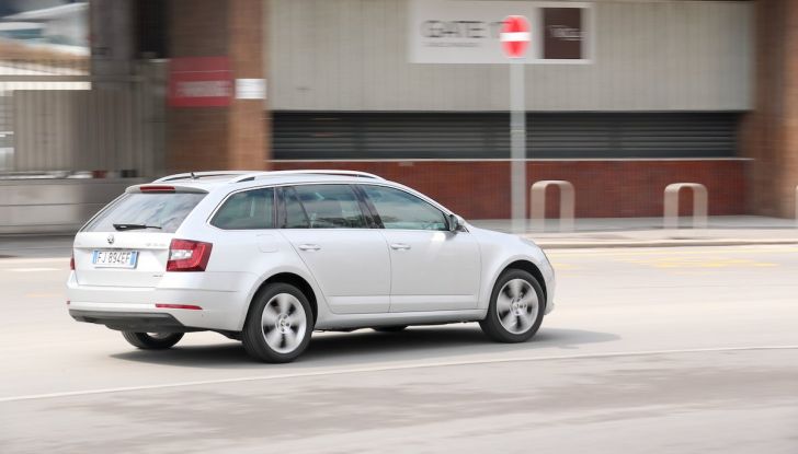 Prova Skoda Octavia Wagon G-TEC: comoda, ecologica e spaziosa! [VIDEO] - Foto 20 di 38