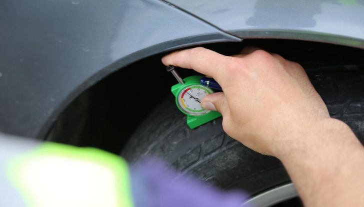 L’operazione “Vacanze Sicure”, 10 mila controlli sugli pneumatici su 7 regioni - Foto 2 di 7