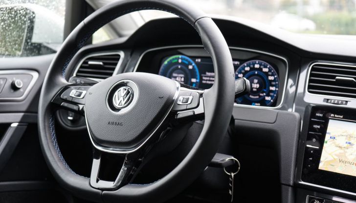 Consegnata a Dresda la Volkswagen e-Golf numero 100.000 - Foto 20 di 27