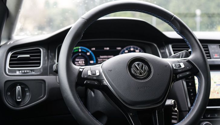 Consegnata a Dresda la Volkswagen e-Golf numero 100.000 - Foto 21 di 27