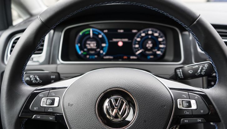 Consegnata a Dresda la Volkswagen e-Golf numero 100.000 - Foto 9 di 27