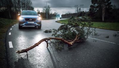 Automobili e camion Volvo comunicano nel traffico in tempo reale