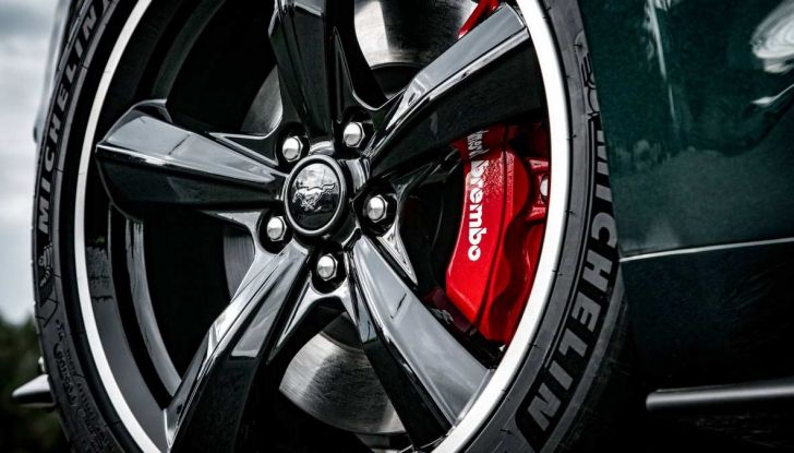 Ford Mustang Bullit provata sulle strade dell’Isola di Man - Foto 7 di 18