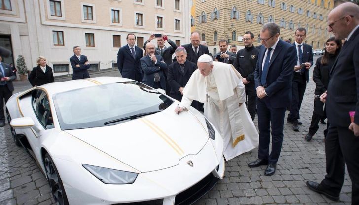 Lamborghini Huracán di Papa Francesco,  prezzo record di 715 mila euro - Foto 2 di 8
