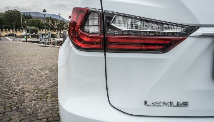 [VIDEO ]Lexus RX 450h, il SUV con 3 motori e 313CV nella nostra prova - Foto 16 di 38