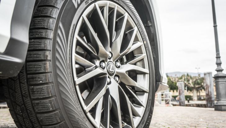 [VIDEO ]Lexus RX 450h, il SUV con 3 motori e 313CV nella nostra prova - Foto 17 di 38