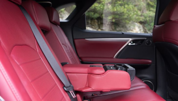 [VIDEO ]Lexus RX 450h, il SUV con 3 motori e 313CV nella nostra prova - Foto 11 di 38