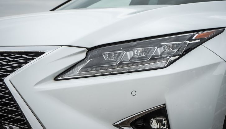 [VIDEO ]Lexus RX 450h, il SUV con 3 motori e 313CV nella nostra prova - Foto 8 di 38