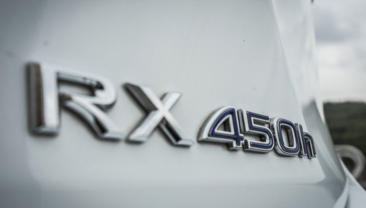 [VIDEO ]Lexus RX 450h, il SUV con 3 motori e 313CV nella nostra prova - Foto 15 di 38