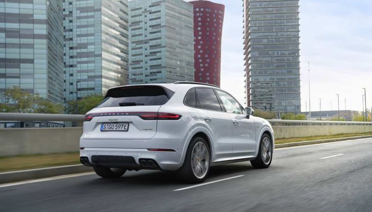 Porsche Cayenne E-Hybrid prezzi, motori e prestazioni del SUV ibrido - Foto 2 di 6