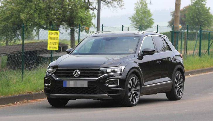 Volkswagen T-Roc R, primi test per la variante sportiva - Foto 1 di 15