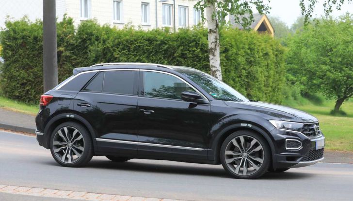 Volkswagen T-Roc R, primi test per la variante sportiva - Foto 11 di 15