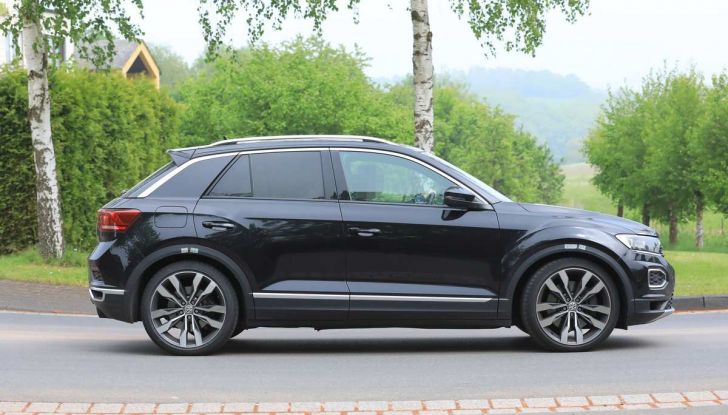 Volkswagen T-Roc R, primi test per la variante sportiva - Foto 12 di 15