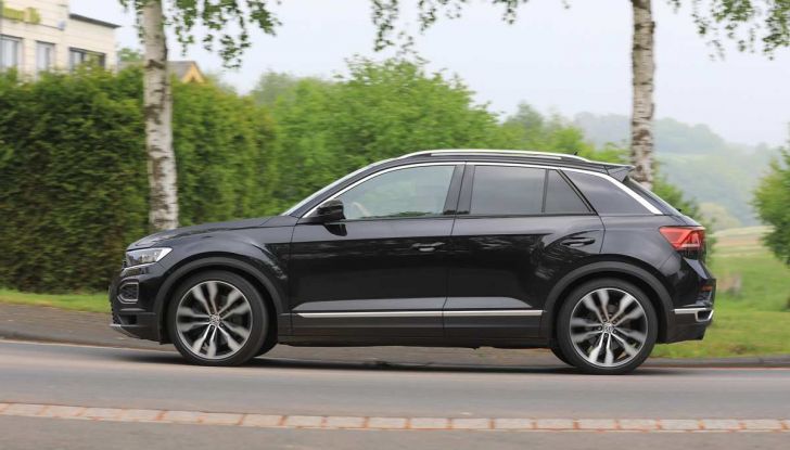 Volkswagen T-Roc R, primi test per la variante sportiva - Foto 4 di 15