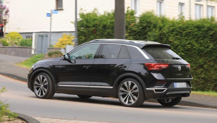 Volkswagen T-Roc R, primi test per la variante sportiva - Foto 5 di 15