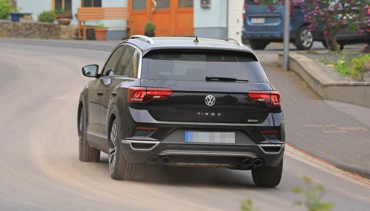 Volkswagen T-Roc R, primi test per la variante sportiva - Foto 7 di 15