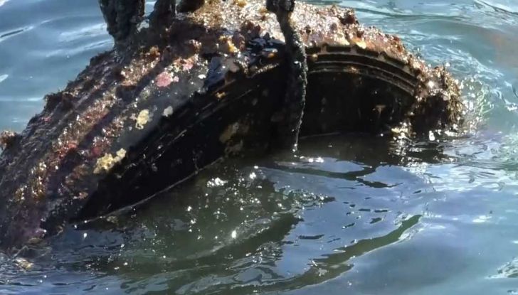 8.500 pneumatici recuperati dai fondali marini italiani - Foto 4 di 6