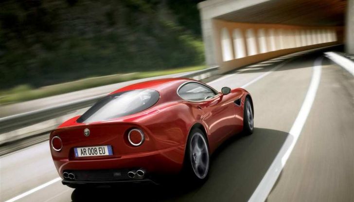 Alfa Romeo 8C, la supercar da 700 CV con motore elettrico - Foto 2 di 9
