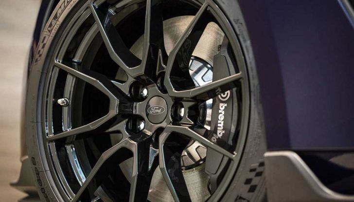 Ford Mustang Shelby GT350 2018, fascino da muscle car - Foto 3 di 11