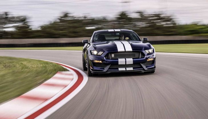 Ford Mustang Shelby GT350 2018, fascino da muscle car - Foto 5 di 11