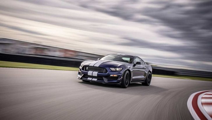 Ford Mustang Shelby GT350 2018, fascino da muscle car - Foto 7 di 11