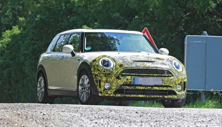 MINI Clubman, il facelift che introduce nuovi gruppi ottici - Foto 4 di 16