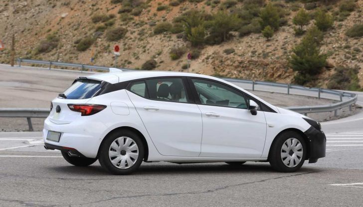 Opel Astra Facelift 2018, si avvicina il debutto della segmento C tedesca - Foto 16 di 20