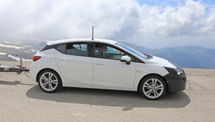 Opel Astra Facelift 2018, si avvicina il debutto della segmento C tedesca - Foto 11 di 20